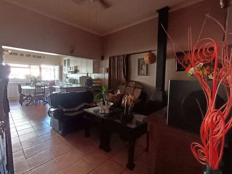 Super big erf for another cottage PLUS pool and income generating flatlets - Photo 3