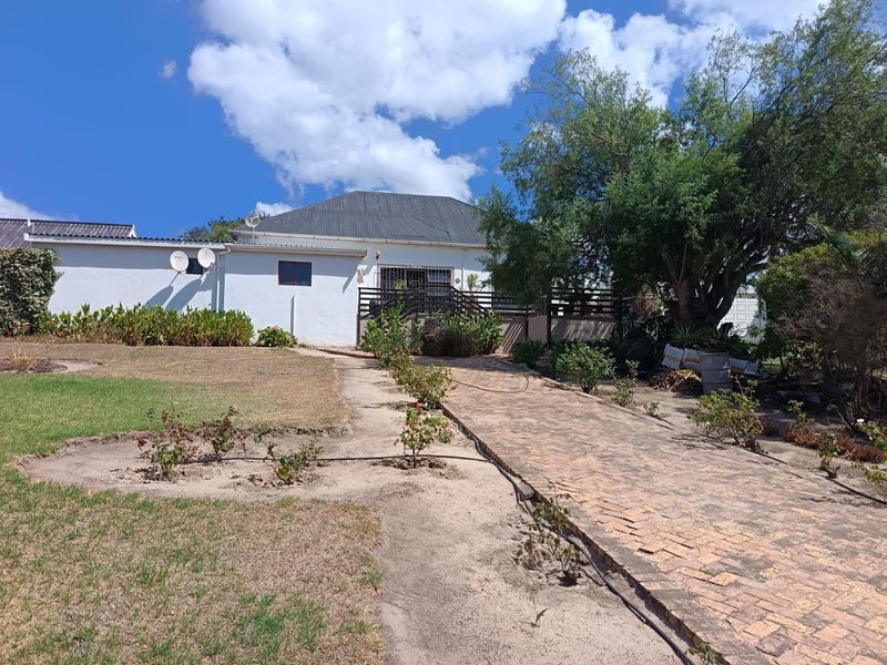 Super big erf for another cottage PLUS pool and income generating flatlets - Photo 10