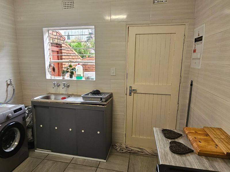 Say Hello To A Good Home! Pet Friendly! - Photo 3