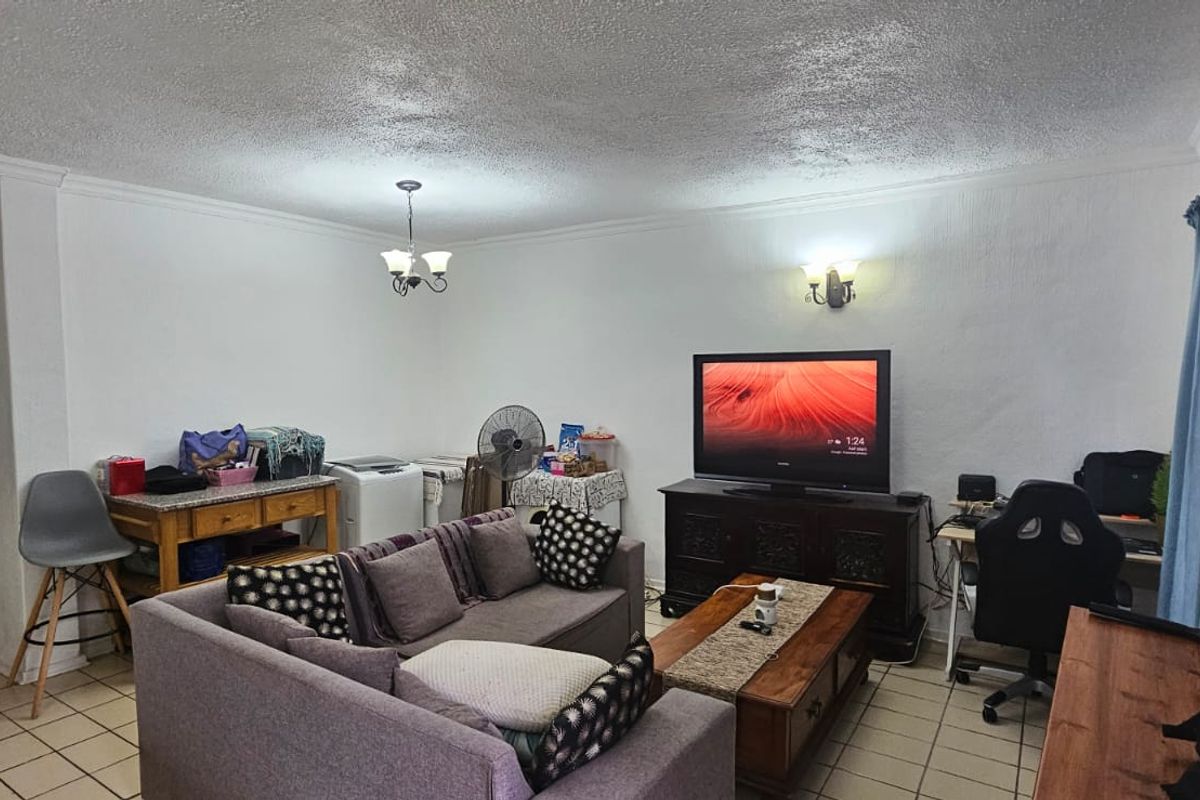 Say Hello To A Good Home! Pet Friendly! - Photo 4