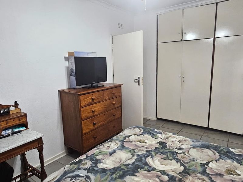 Say Hello To A Good Home! Pet Friendly! - Photo 10