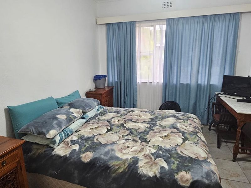 Say Hello To A Good Home! Pet Friendly! - Photo 9