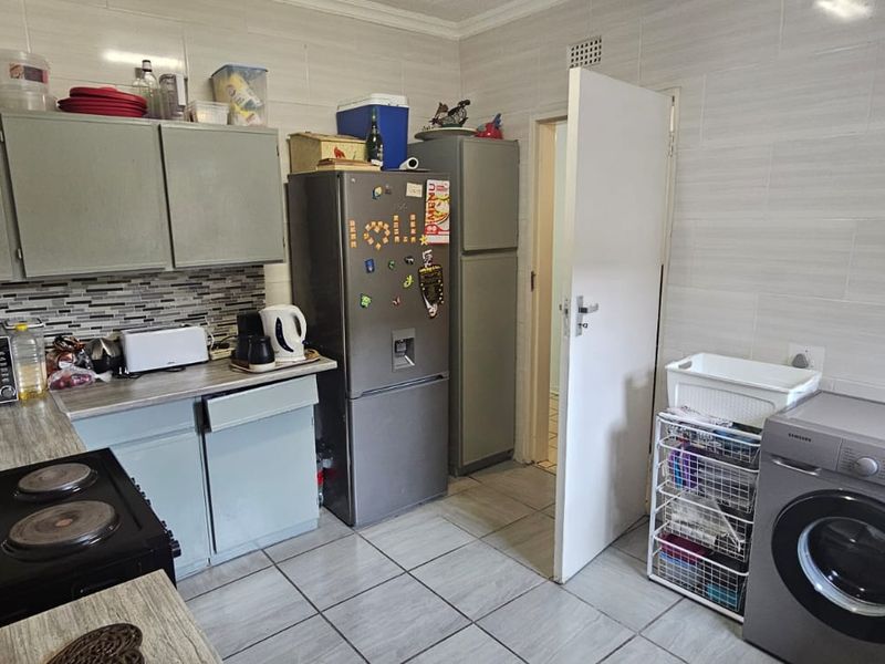 Say Hello To A Good Home! Pet Friendly! - Photo 6