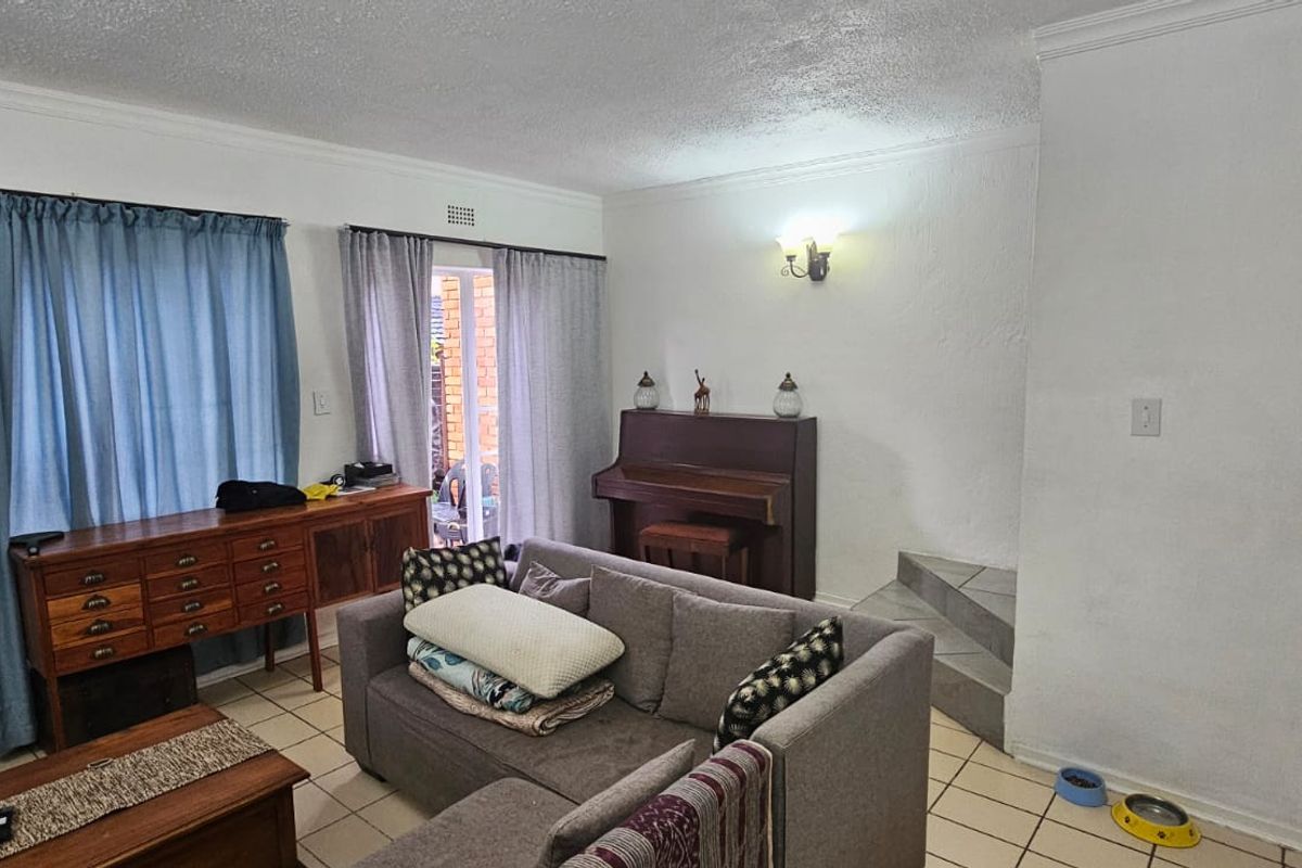 Say Hello To A Good Home! Pet Friendly! - Photo 5