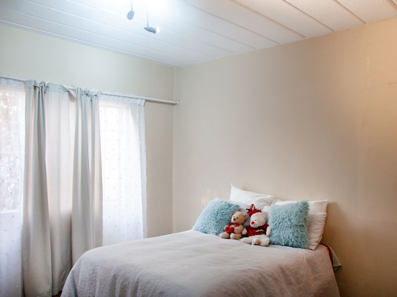 Attractive Second Floor Apartment in Eton Close Complex - Photo 6