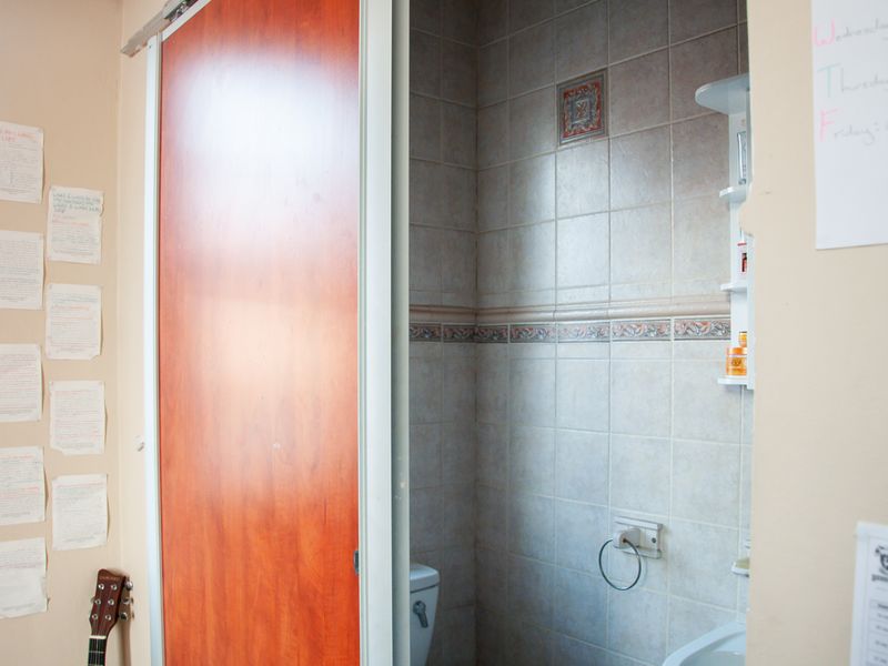 Attractive Second Floor Apartment in Eton Close Complex - Photo 10