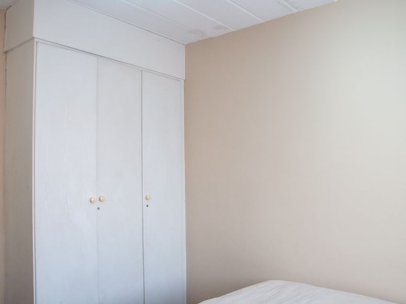 Attractive Second Floor Apartment in Eton Close Complex - Photo 9