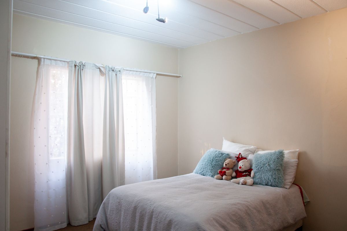 Attractive Second Floor Apartment in Eton Close Complex - Photo 4