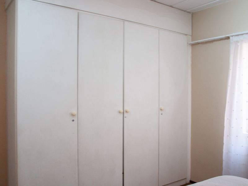 Attractive Second Floor Apartment in Eton Close Complex - Photo 5