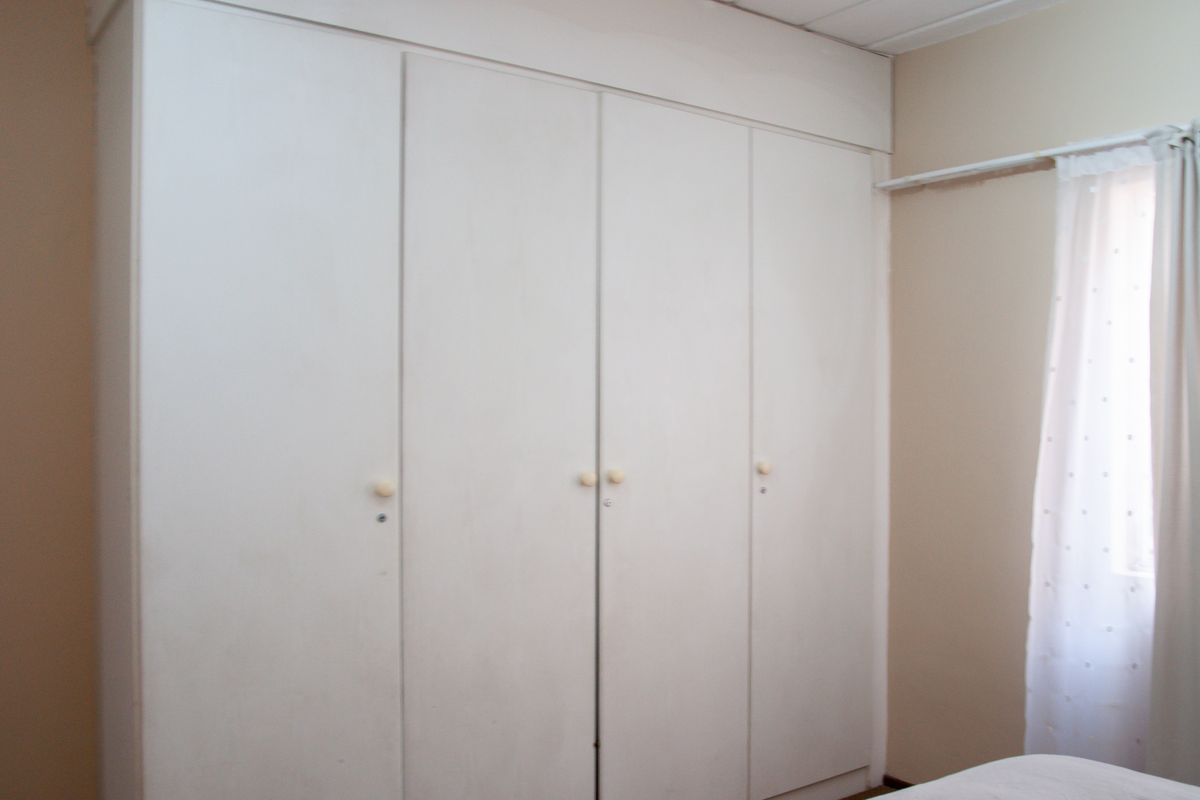 Attractive Second Floor Apartment in Eton Close Complex - Photo 5