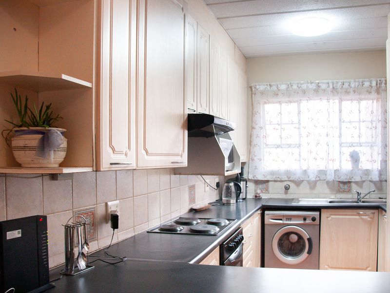 Attractive Second Floor Apartment in Eton Close Complex - Photo 2