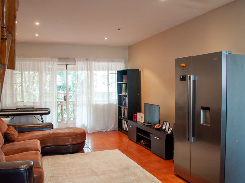 Attractive Second Floor Apartment in Eton Close Complex - Photo 3