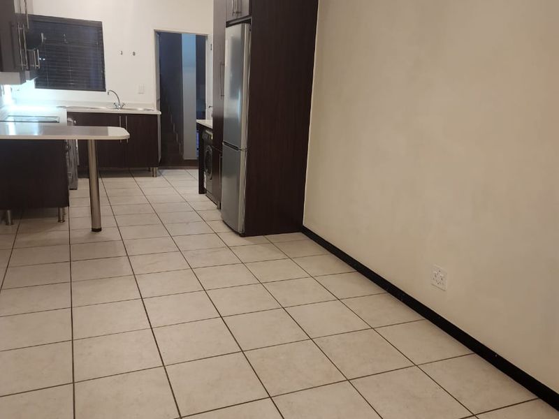 MOTIVATION! 2 Bedroom, 2 Bathroom 84 MSQ Apartment in ACACIA, Greenstone Hill - Photo 1