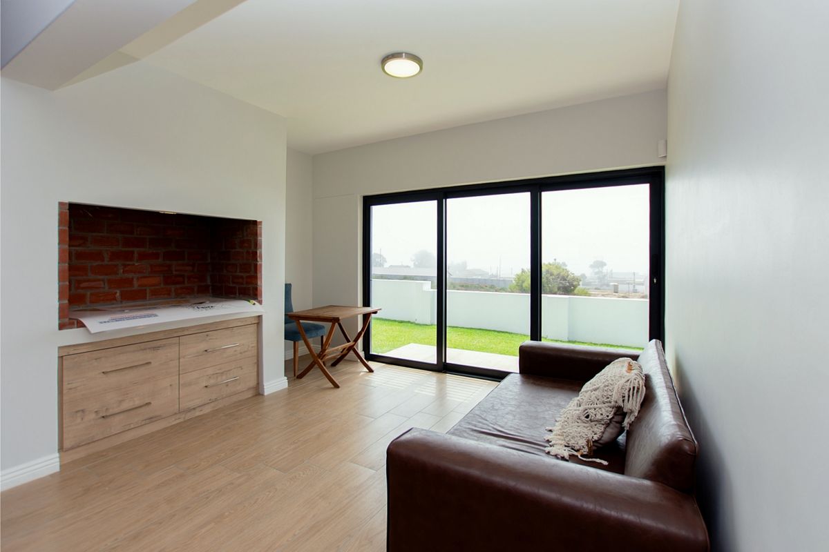 Furnished charming 3-bedroom house for sale in Steenbergs Cove, St Helena Bay - your retreat awaits! - Photo 5