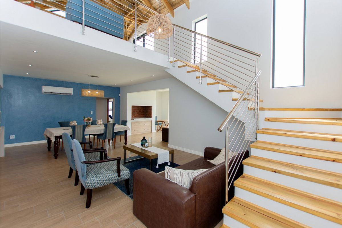 Furnished charming 3-bedroom house for sale in Steenbergs Cove, St Helena Bay - your retreat awaits! - Photo 2