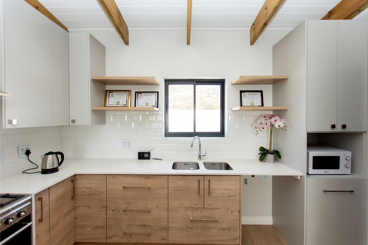 Furnished charming 3-bedroom house for sale in Steenbergs Cove, St Helena Bay - your retreat awaits! - Photo 3