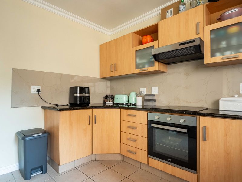 Discover your slice of paradise in this 3 Bedroom situated in  Illovo Beach - Photo 9