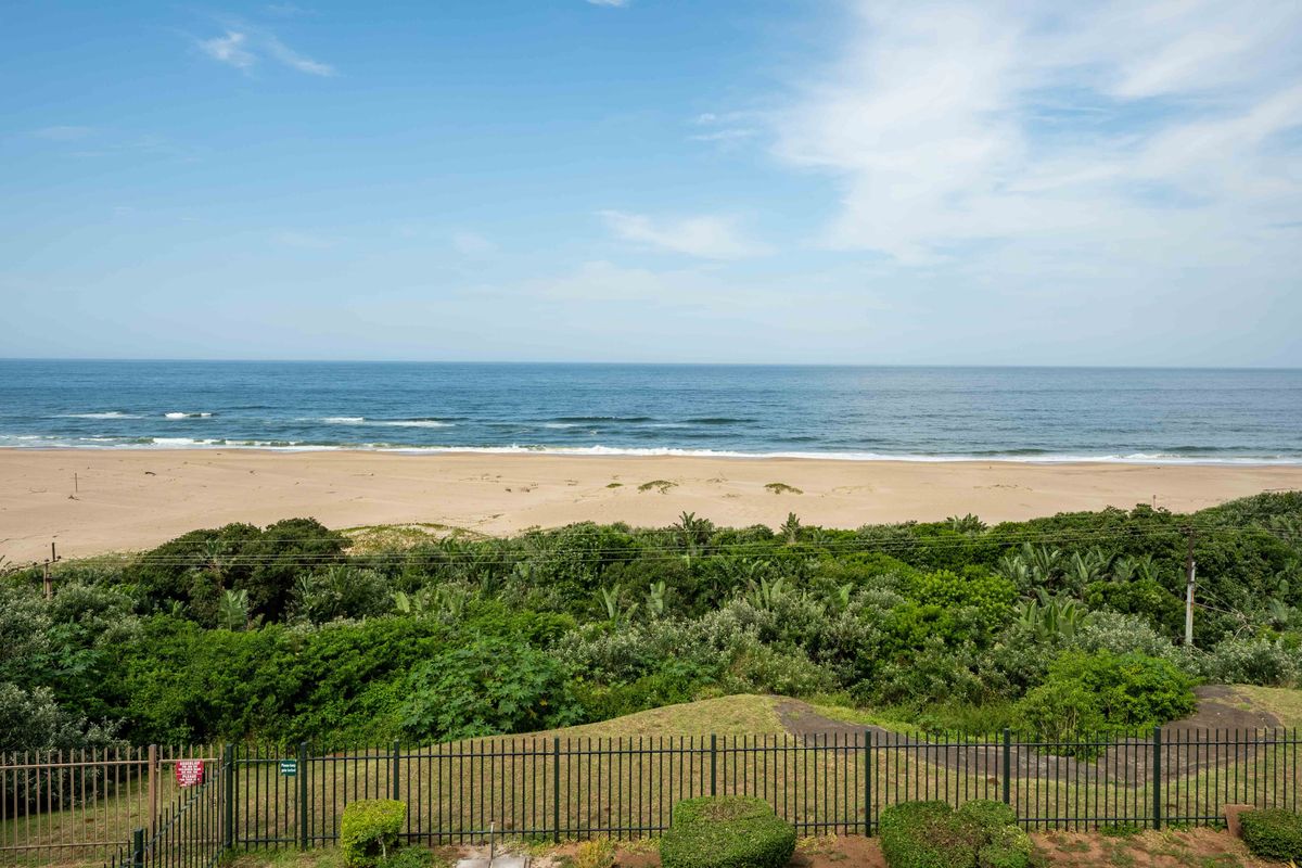 Discover your slice of paradise in this 3 Bedroom situated in  Illovo Beach - Photo 2