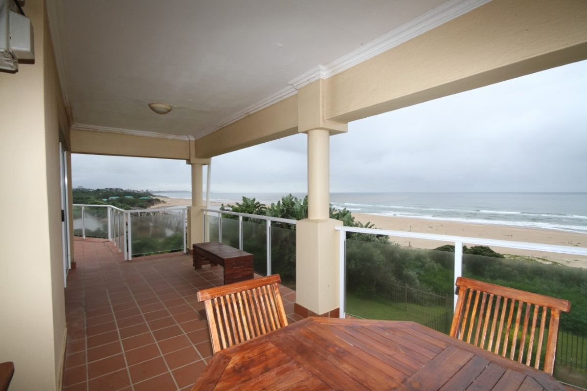 Discover your slice of paradise in this 3 Bedroom situated in  Illovo Beach - Photo 3