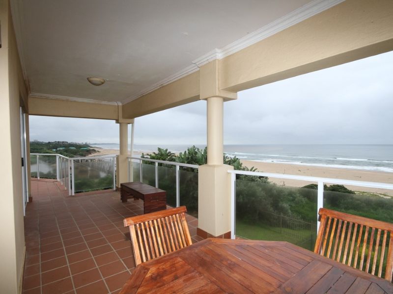 Discover your slice of paradise in this 3 Bedroom situated in  Illovo Beach - Photo 3
