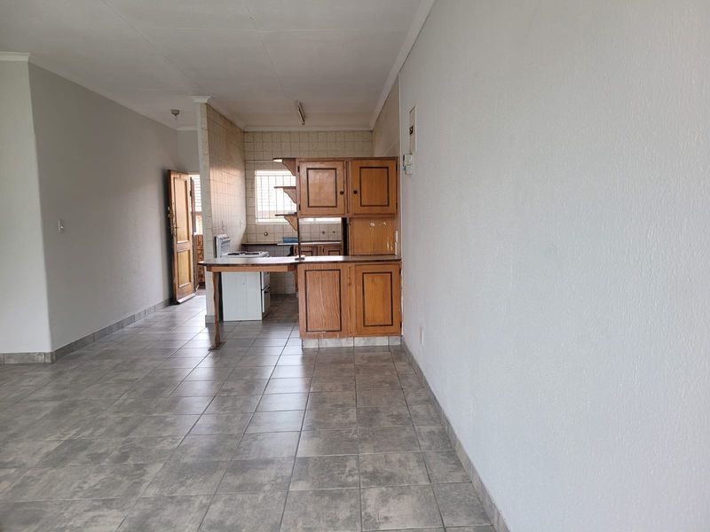 Prepaid- electricity & water. - Photo 10