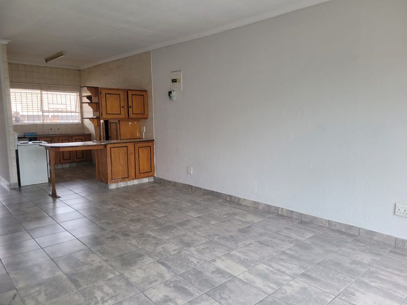 Prepaid- electricity & water. - Photo 9