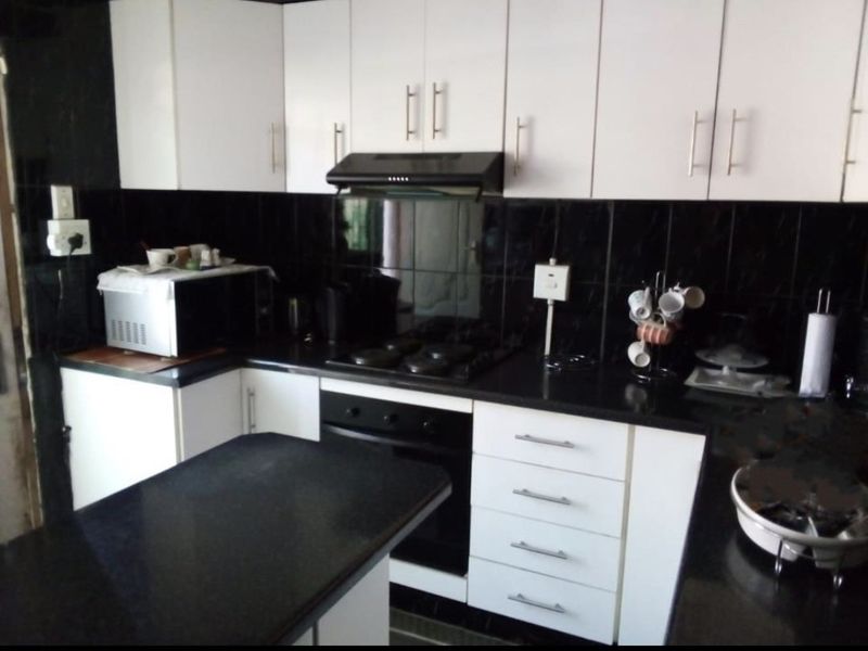 3 Bedroom House for Sale - Photo 3