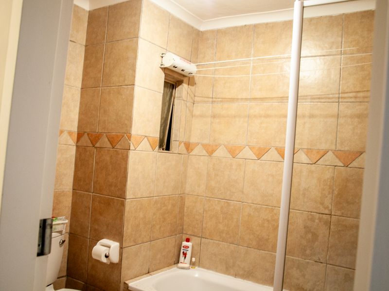 A Beautiful second Floor Apartment in Secure Bel Aire Complex. - Photo 8