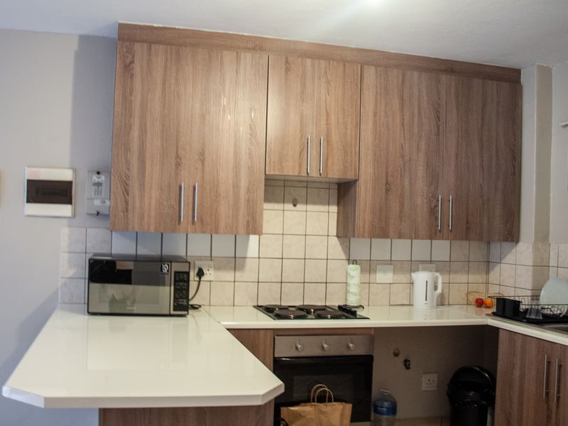 A Beautiful second Floor Apartment in Secure Bel Aire Complex. - Photo 6