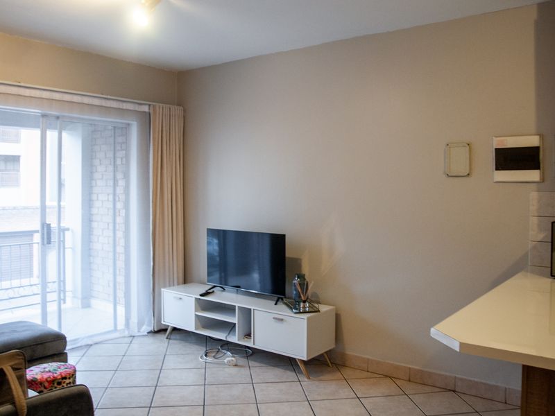 A Beautiful second Floor Apartment in Secure Bel Aire Complex. - Photo 5