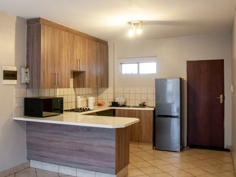 A Beautiful second Floor Apartment in Secure Bel Aire Complex. - Photo 3