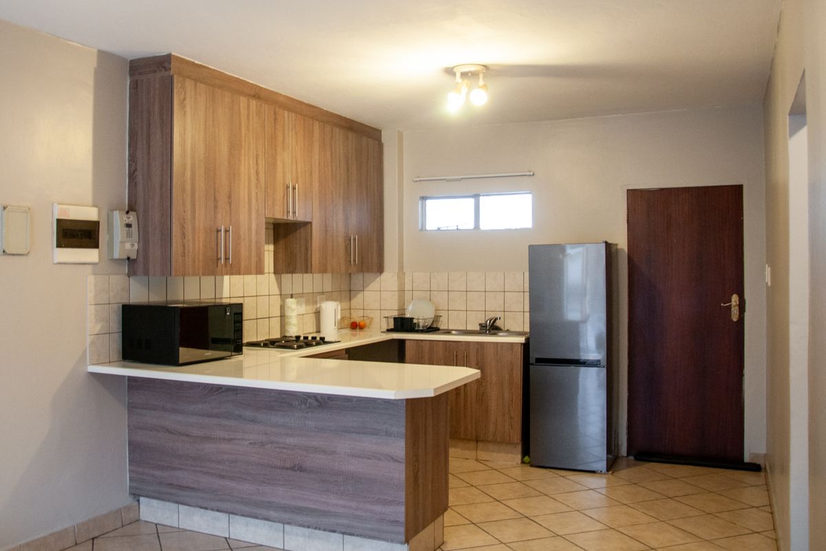 A Beautiful second Floor Apartment in Secure Bel Aire Complex. - Photo 3