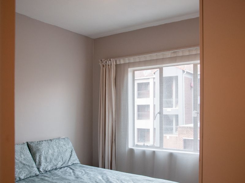 A Beautiful second Floor Apartment in Secure Bel Aire Complex. - Photo 9