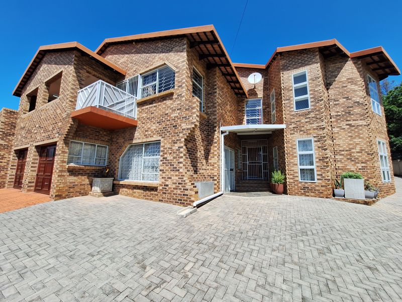 SPACIOUS FAMILY HOME WITH ROOM TO GROW - YOUR IDEAL RETREAT AWAIT! - Photo 2