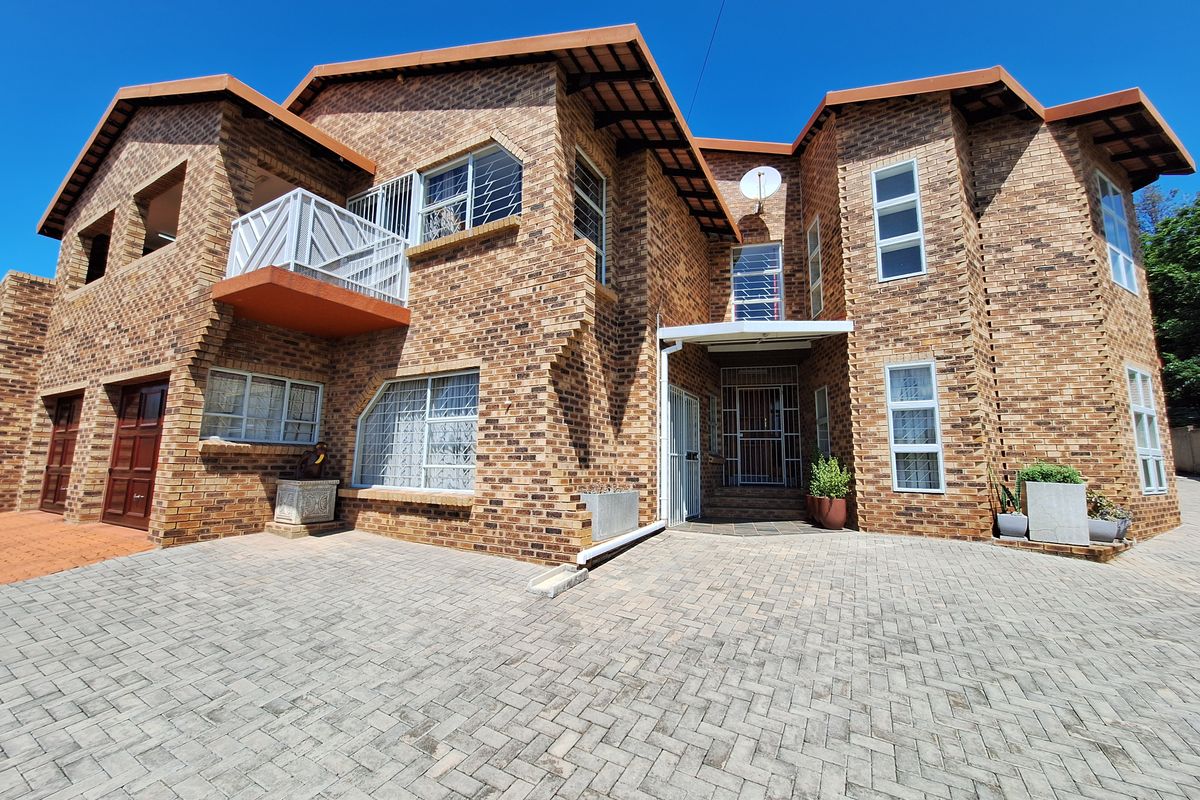 SPACIOUS FAMILY HOME WITH ROOM TO GROW - YOUR IDEAL RETREAT AWAIT! - Photo 2