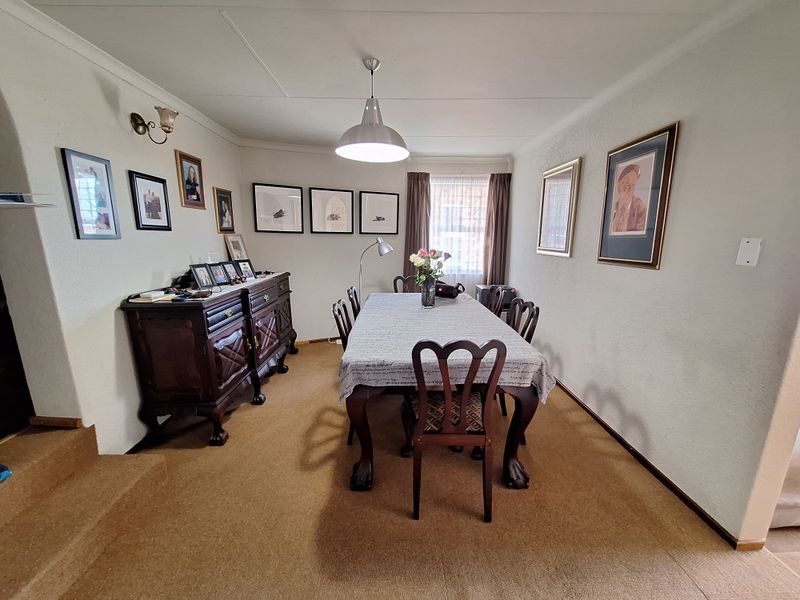 SPACIOUS FAMILY HOME WITH ROOM TO GROW - YOUR IDEAL RETREAT AWAIT! - Photo 8