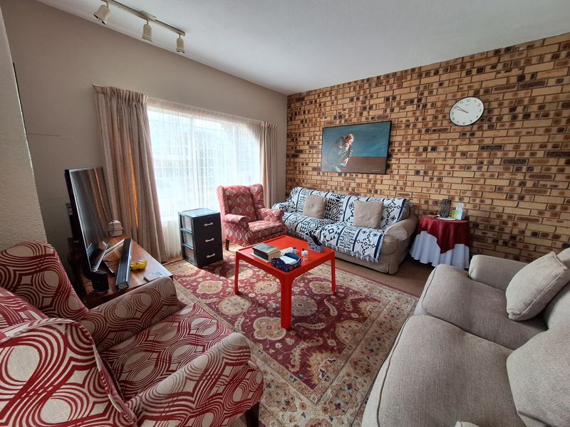 SPACIOUS FAMILY HOME WITH ROOM TO GROW - YOUR IDEAL RETREAT AWAIT! - Photo 7