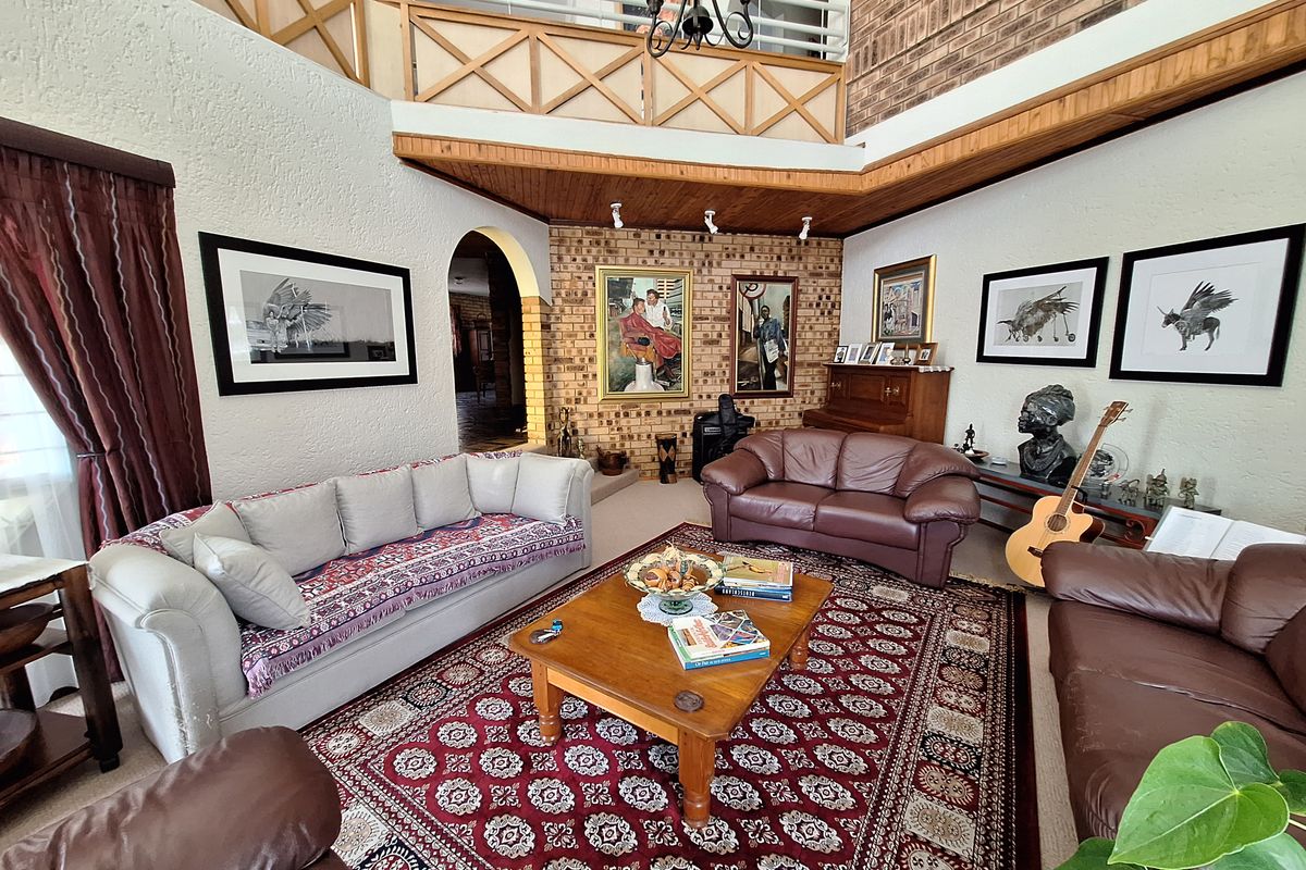 SPACIOUS FAMILY HOME WITH ROOM TO GROW - YOUR IDEAL RETREAT AWAIT! - Photo 5