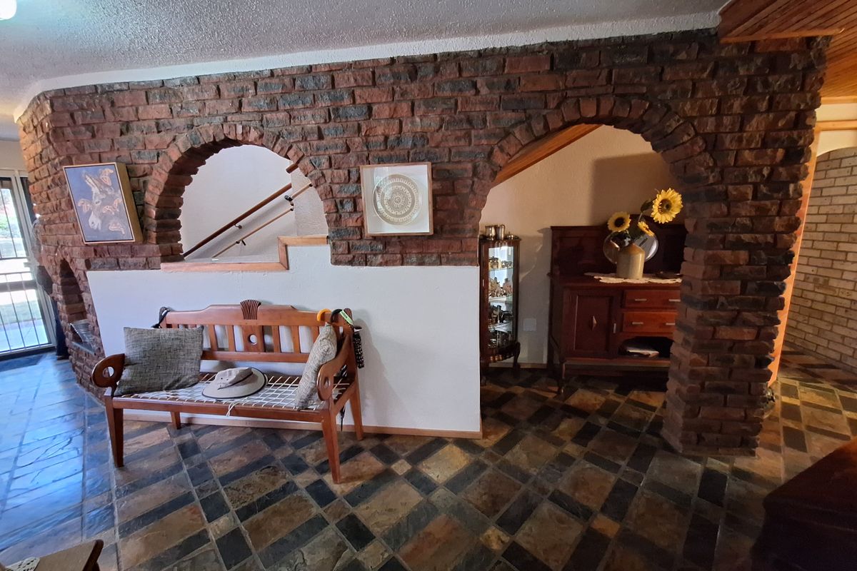 SPACIOUS FAMILY HOME WITH ROOM TO GROW - YOUR IDEAL RETREAT AWAIT! - Photo 3