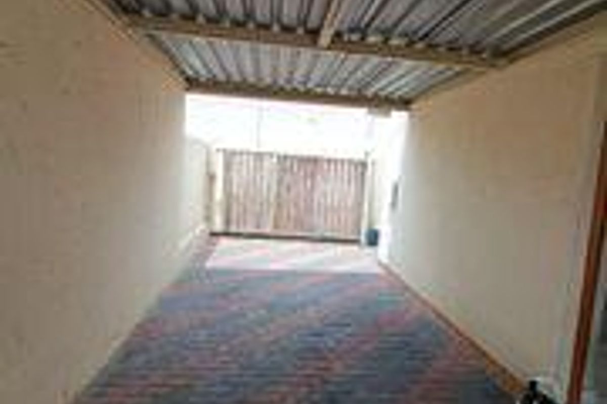 SOLE MANDATE - pet friendly with a sizable 315m2 - great location @ a bargain price! - Photo 5