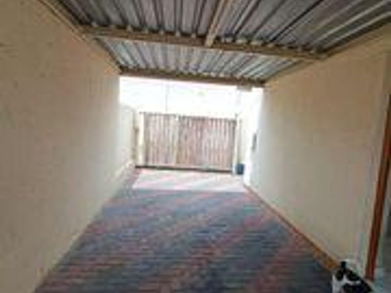 SOLE MANDATE - pet friendly with a sizable 315m2 - great location @ a bargain price! - Photo 5