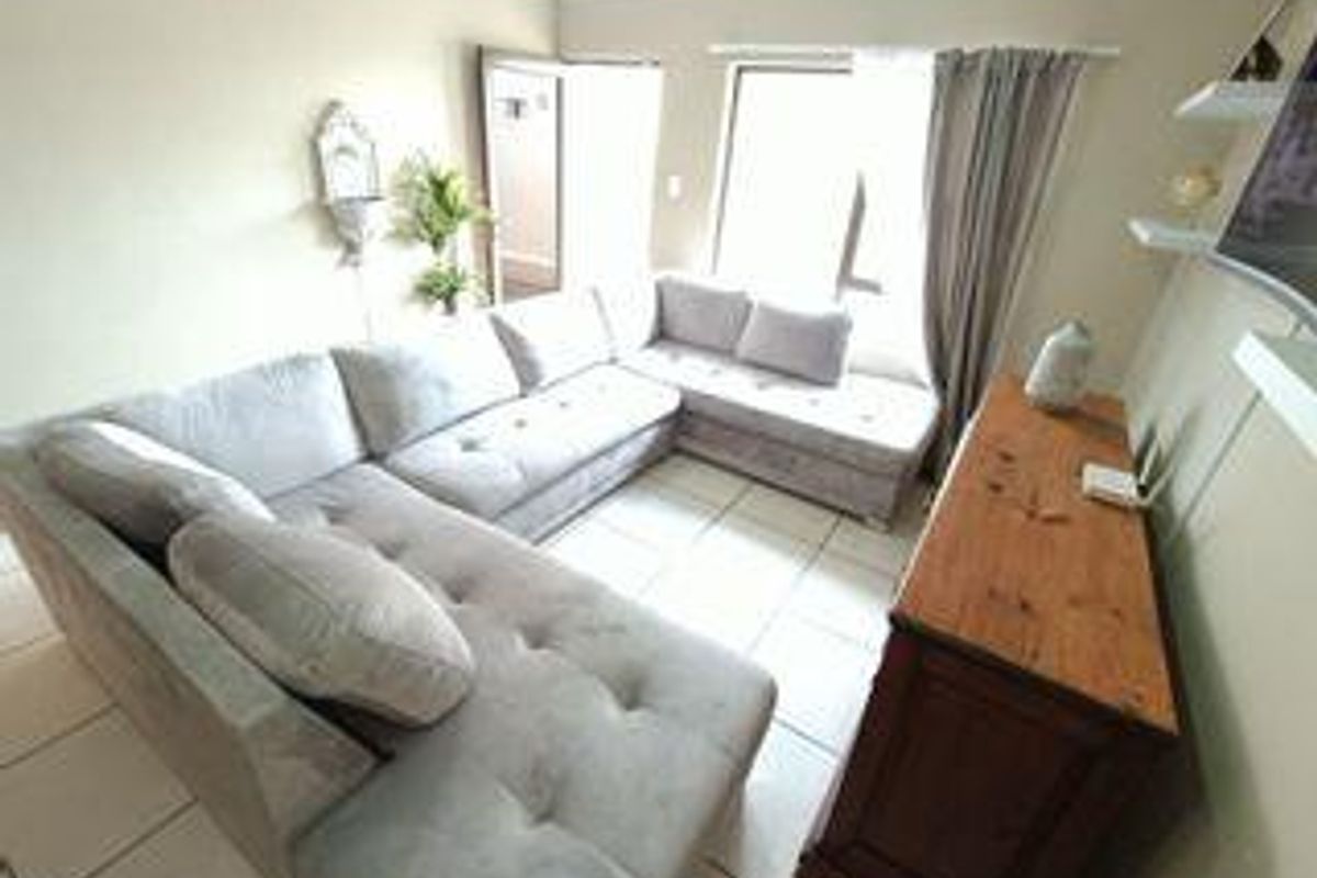 SOLE MANDATE - pet friendly with a sizable 315m2 - great location @ a bargain price! - Photo 4