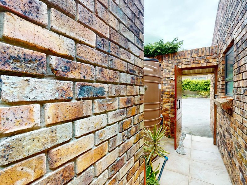 Luxury, Space & Sustainability - The Perfect Duplex Awaits! - Photo 3