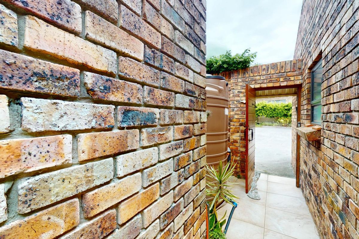 Luxury, Space & Sustainability - The Perfect Duplex Awaits! - Photo 3