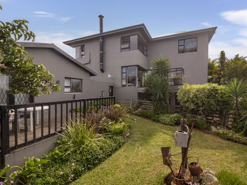Elegant Three-Bedroom Family Home with Flat for Sale on East Bank - Photo 2