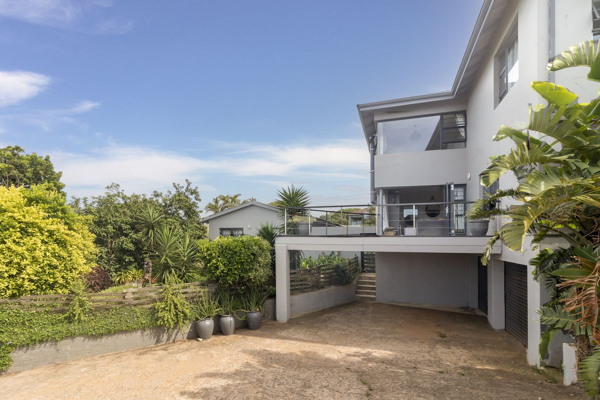 Elegant Three-Bedroom Family Home with Flat for Sale on East Bank - Photo 3