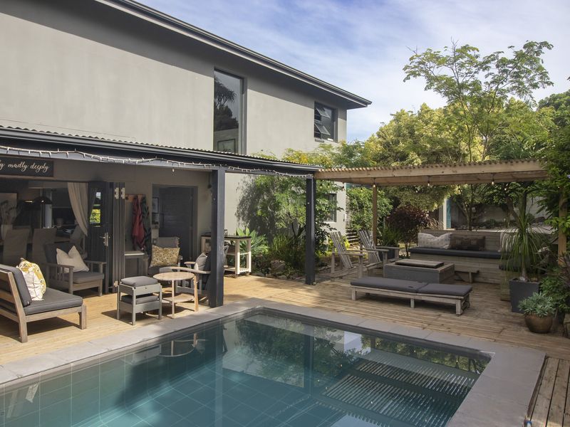 Elegant Three-Bedroom Family Home with Flat for Sale on East Bank - Photo 9