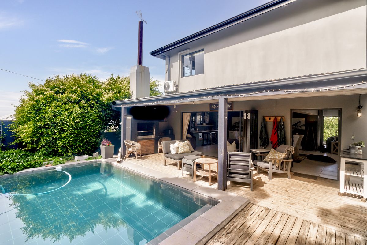 Elegant Three-Bedroom Family Home with Flat for Sale on East Bank - Photo 5