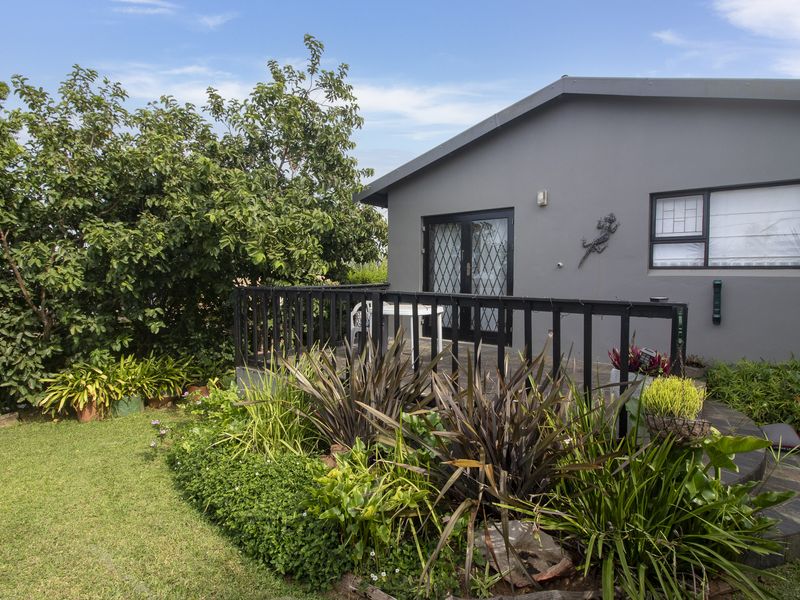 Elegant Three-Bedroom Family Home with Flat for Sale on East Bank - Photo 4