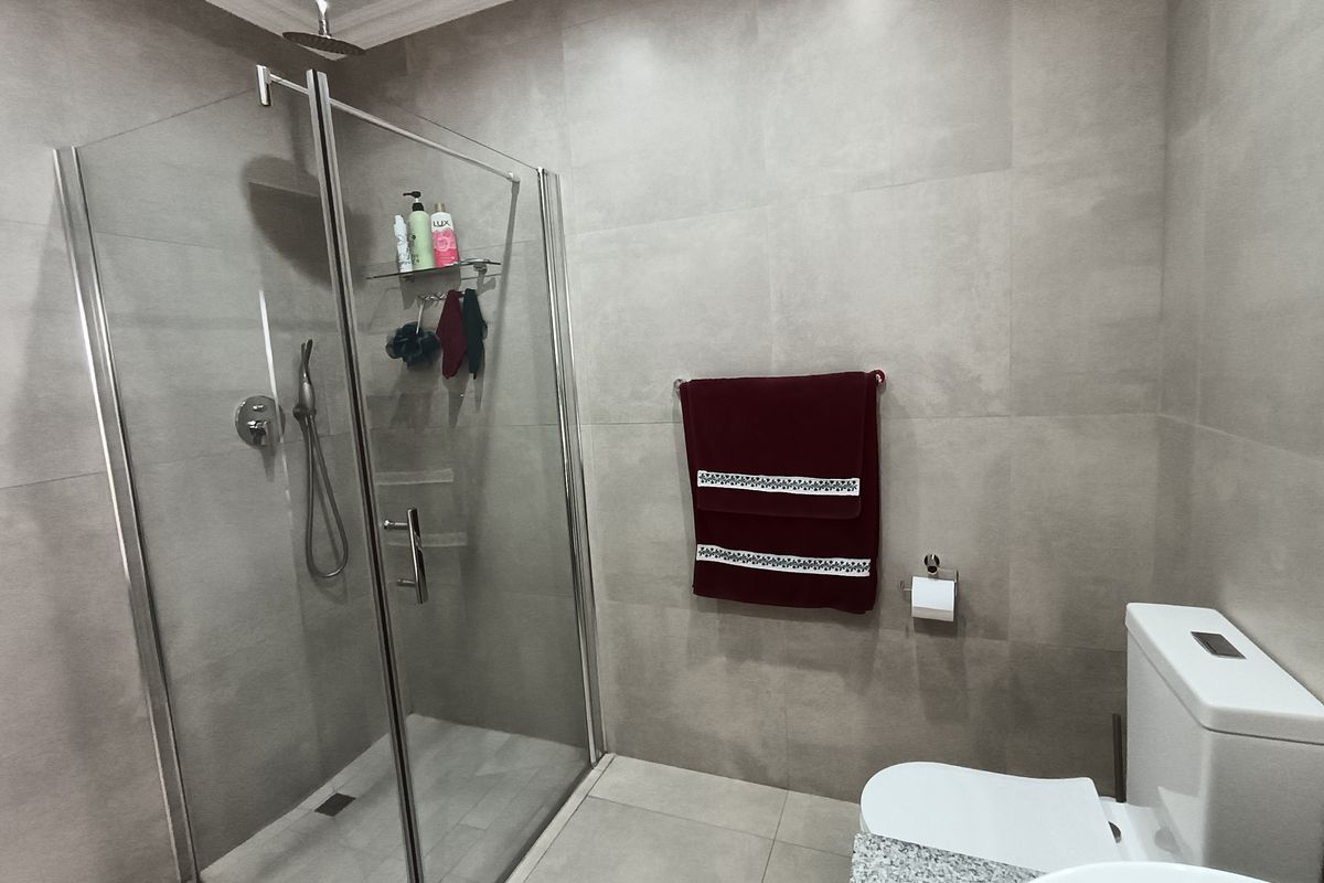 Modern two bedroom home in a secure complex - Photo 5